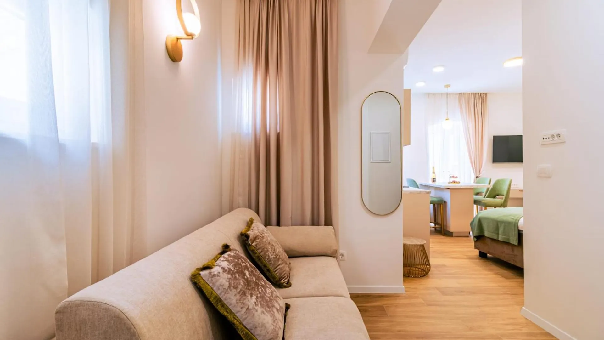 Luxury 2 Bedroom-2 Bathroom Apartment With Rooftop Terrace & Luxury Studio App Split