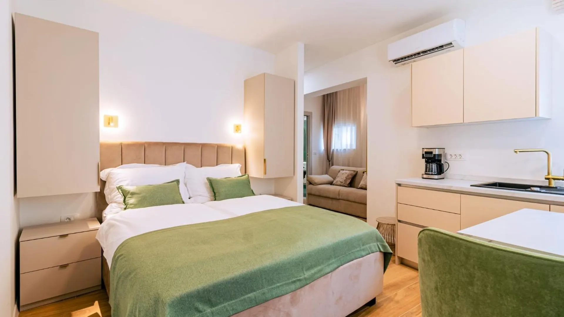 Luxury 2 Bedroom-2 Bathroom Apartment With Rooftop Terrace & Luxury Studio App Split 0*,