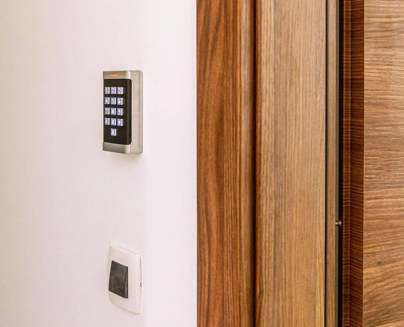 Luxury 2 Bedroom-2 Bathroom Apartment With Rooftop Terrace & Luxury Studio App Split