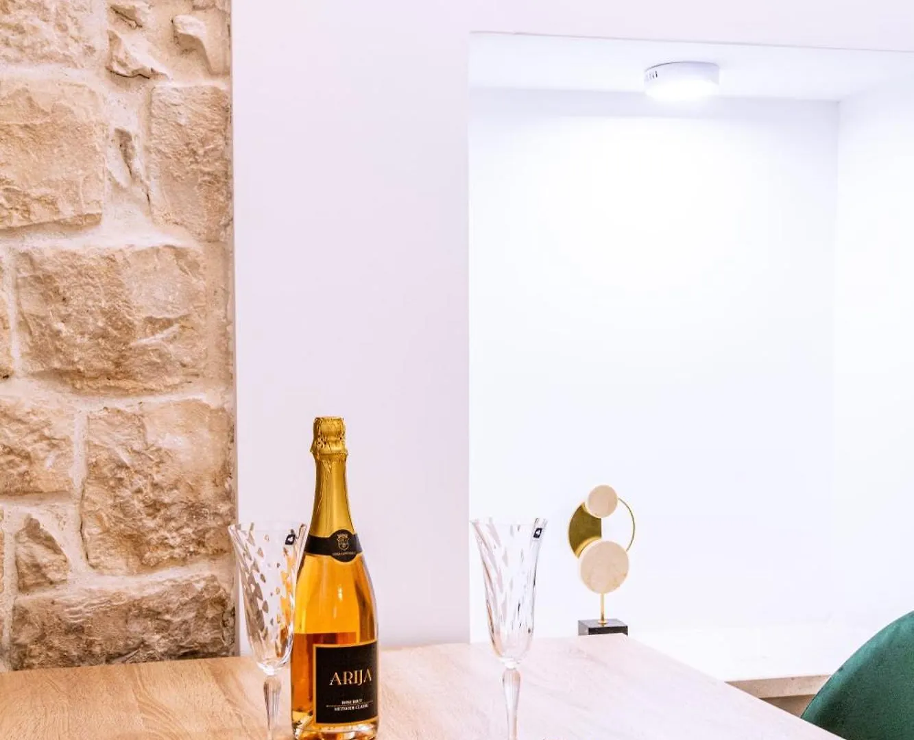 Luxury 2 Bedroom-2 Bathroom Apartment With Rooftop Terrace & Luxury Studio App Split