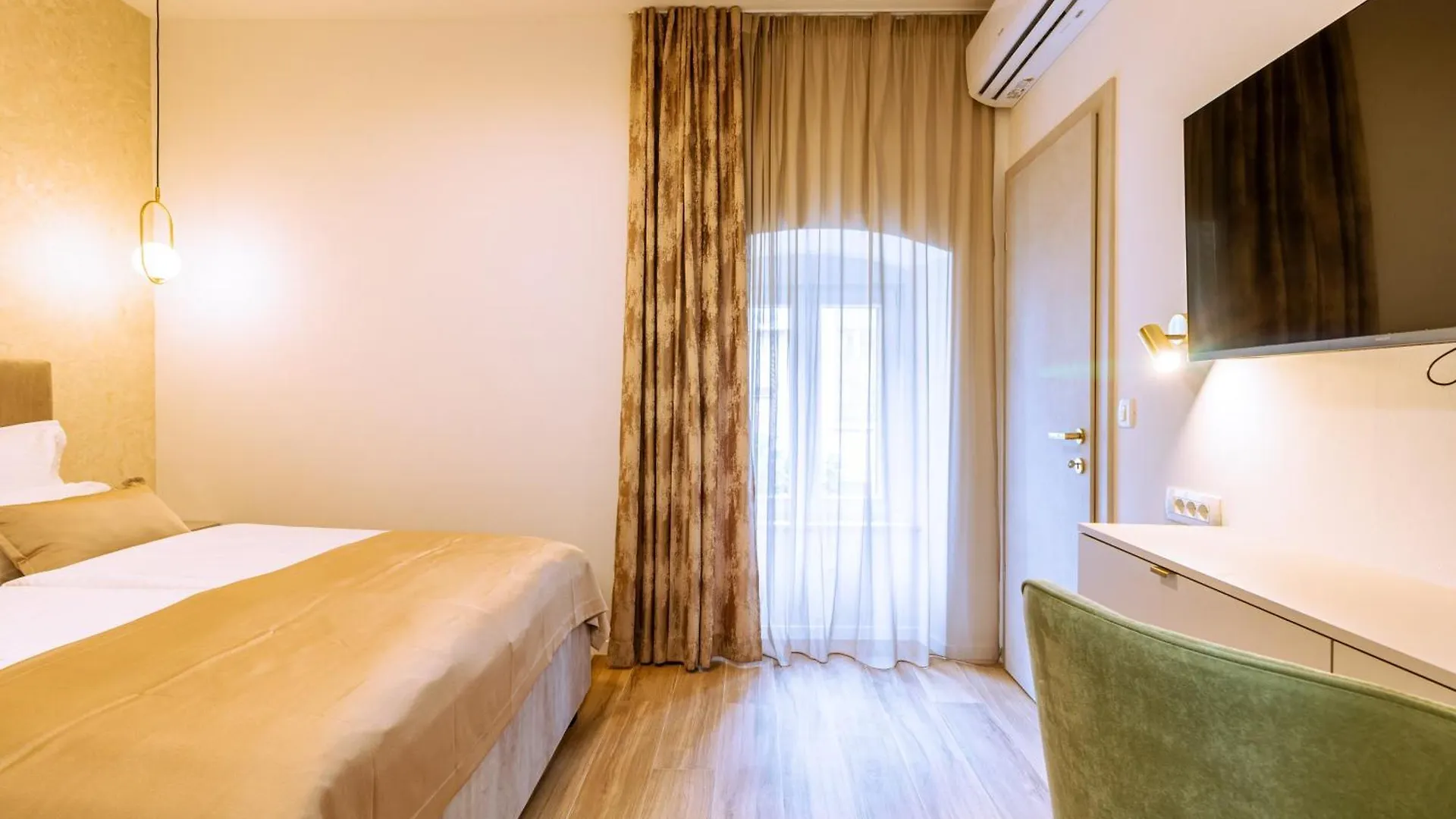 Luxury 2 Bedroom-2 Bathroom Apartment With Rooftop Terrace & Luxury Studio App Split