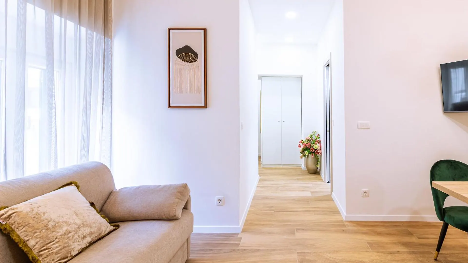 Luxury 2 Bedroom-2 Bathroom Apartment With Rooftop Terrace & Luxury Studio App Split