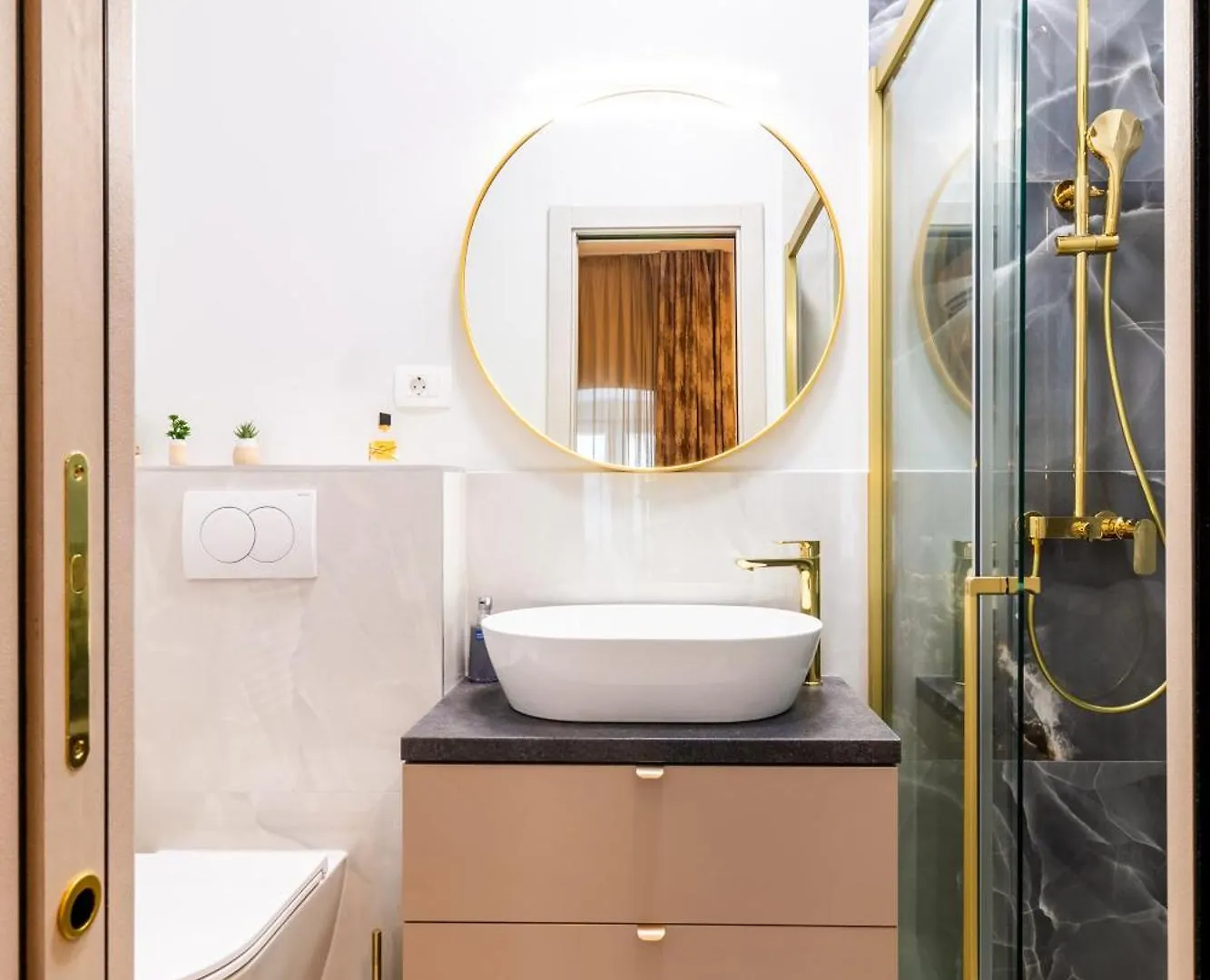 Luxury 2 Bedroom-2 Bathroom Apartment & Studio App With Rooftop Terrace Split