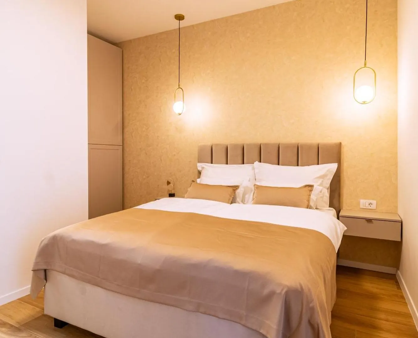 Luxury 2 Bedroom-2 Bathroom Apartment With Rooftop Terrace & Luxury Studio App Split