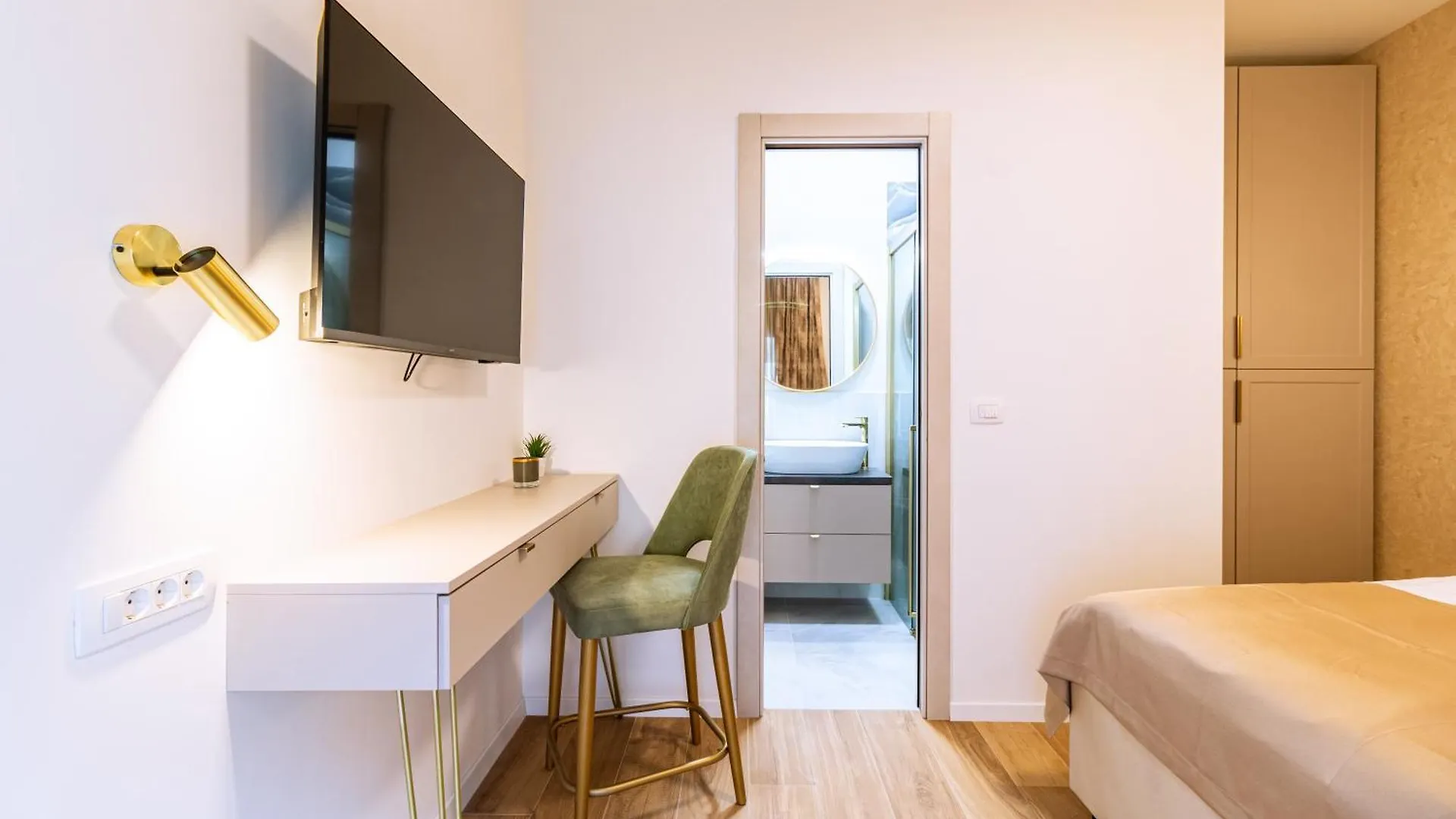 Luxury 2 Bedroom-2 Bathroom Apartment With Rooftop Terrace & Luxury Studio App Split Croatia