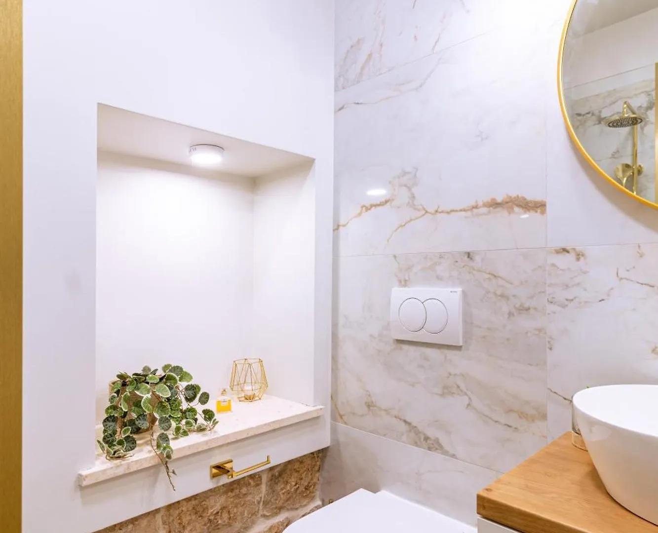 Luxury 2 Bedroom-2 Bathroom Apartment & Studio App With Rooftop Terrace Split 0*,  Croatia