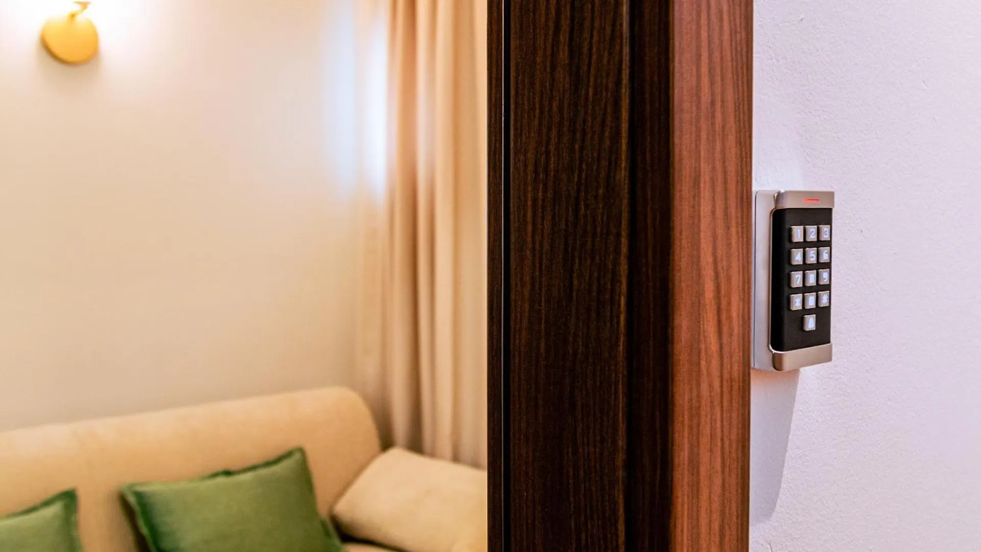 Luxury 2 Bedroom-2 Bathroom Apartment With Rooftop Terrace & Luxury Studio App Split