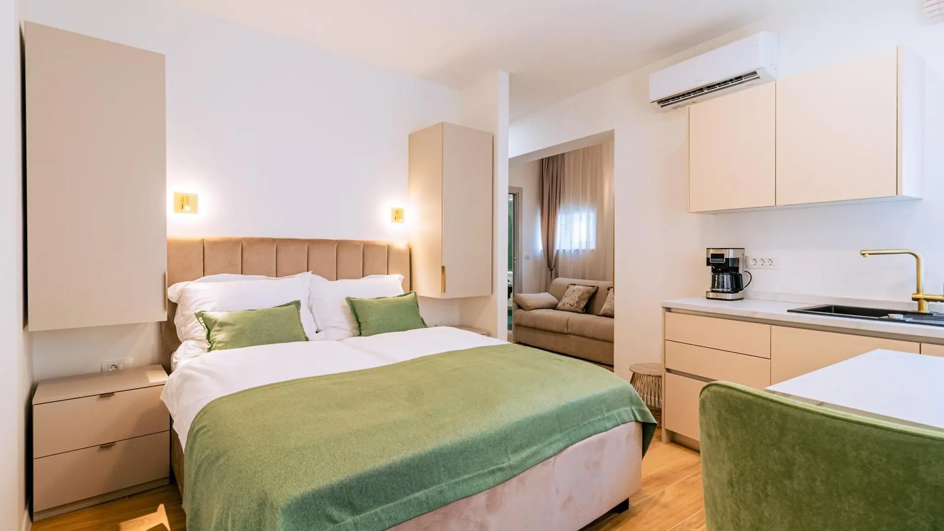 Luxury 2 Bedroom-2 Bathroom Apartment With Rooftop Terrace & Luxury Studio App Σπλιτ