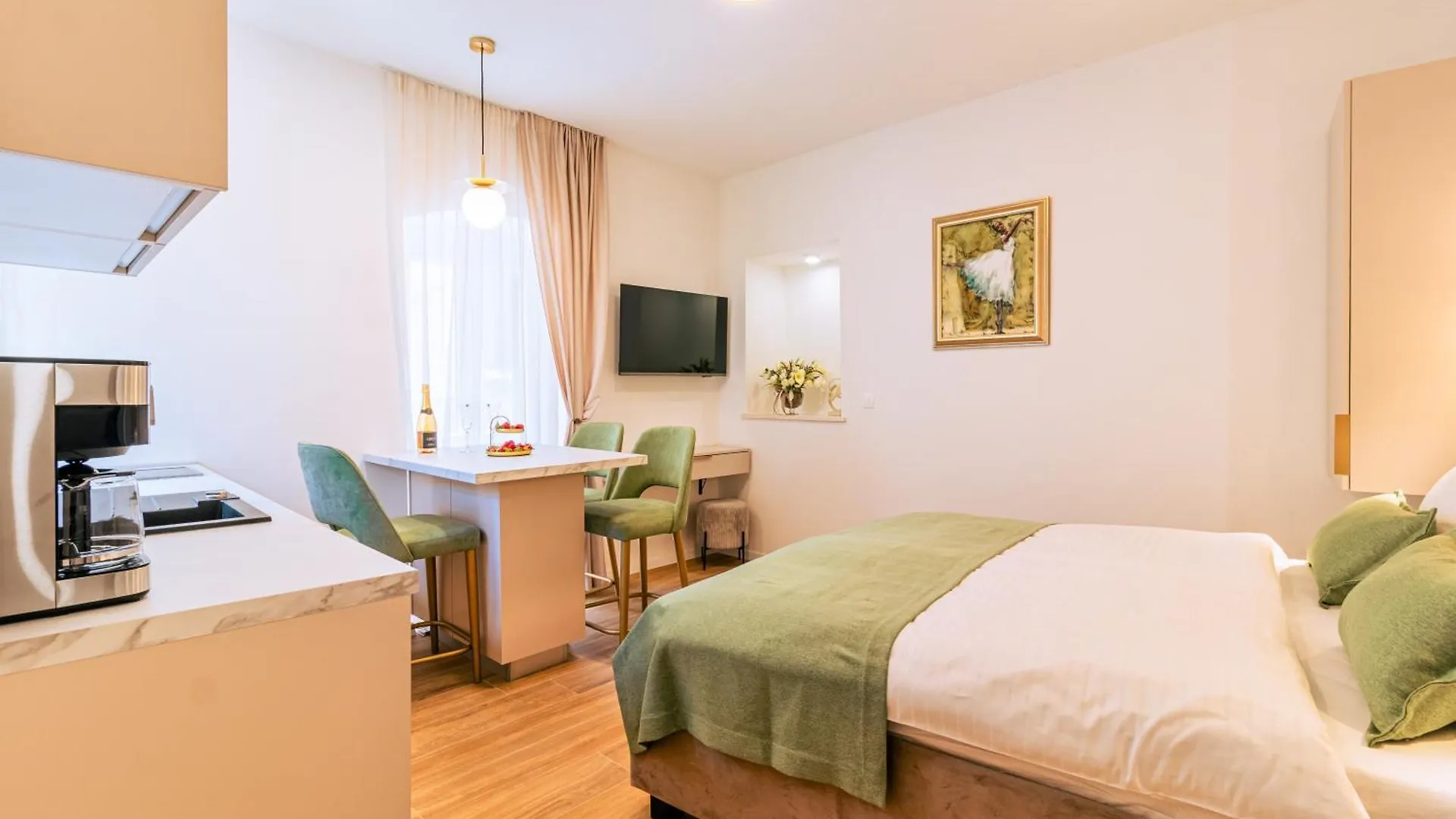 Luxury 2 Bedroom-2 Bathroom Apartment With Rooftop Terrace & Luxury Studio App Split Croatia