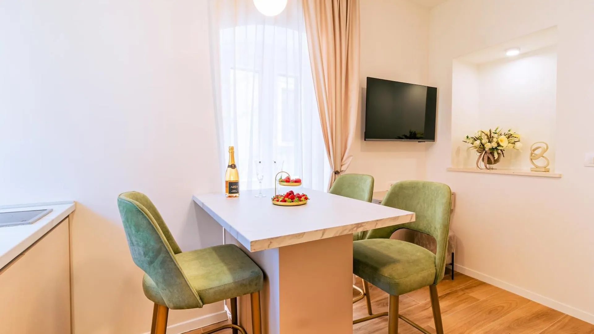 Luxury 2 Bedroom-2 Bathroom Apartment With Rooftop Terrace & Luxury Studio App Split 0*,